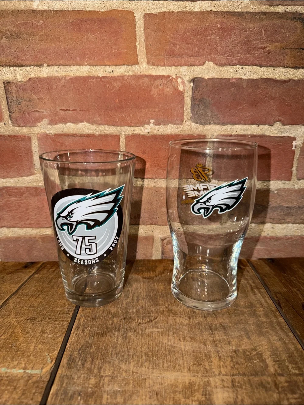 Philadelphia Eagles Glass Pint Set - White and Green Team Logo NFL Budweiser